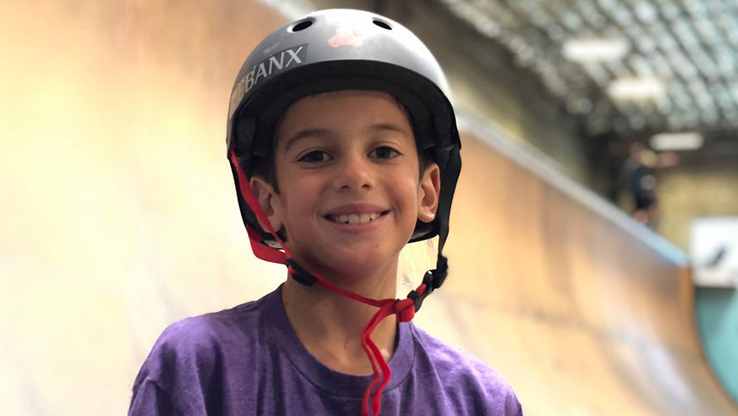 Skater brasileño de 11 años aterriza el primer 1080 en una rampa vertical
