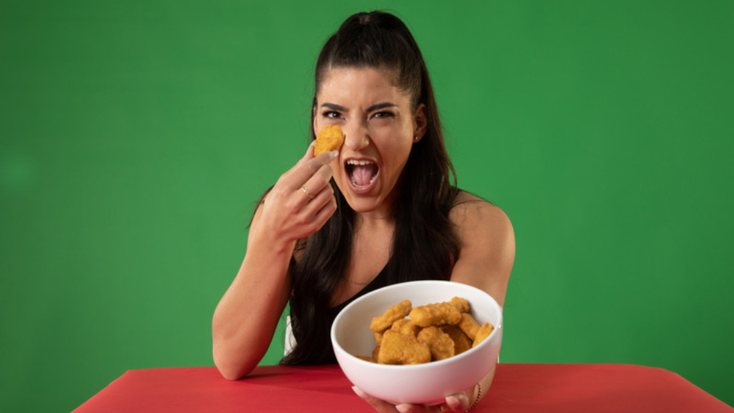Leah Shutkever establece el récord del mayor número de nuggets de pollo ingeridos en un minuto 