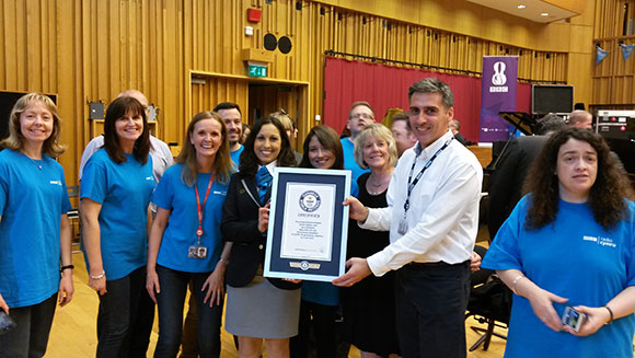 Greatest distance between people singing a duet - header