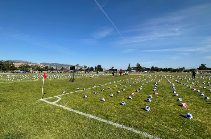 La clase de fútbol más grande en otro espacio La clase de fútbol más grande en otro espacio